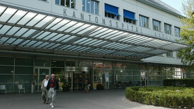 Das Kantonsspital Aarau soll zusätzlich 10 Millionen Franken erhalten. Doch bei Politikern regt sich Widerstand.