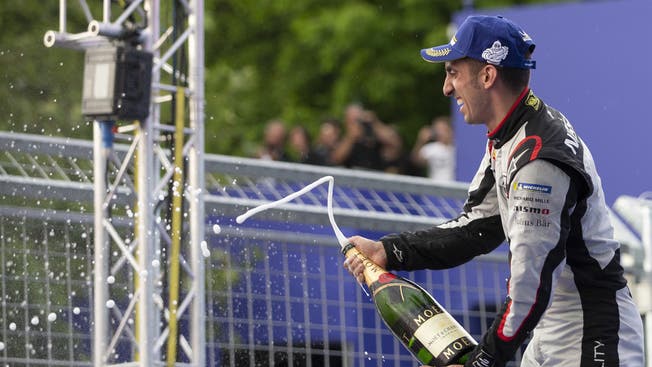 Vor heimischer Kulisse darf sich der Romand Sébastien Buemi über den dritten Rang am Formel-E-Rennen in Bern freuen.