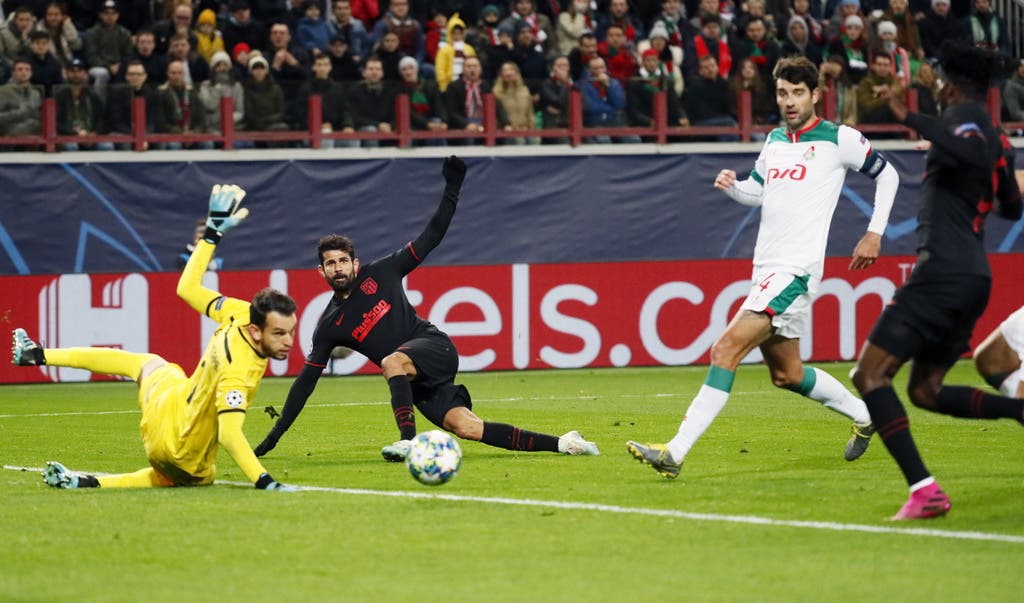 Atlético Madrid holt sich auswärts gegen Lokomotive Moskau die drei Punkte – Thomas Partey (r.) verwertet die Vorlage von Diego Costa (z.v.l.) zum 2:0.