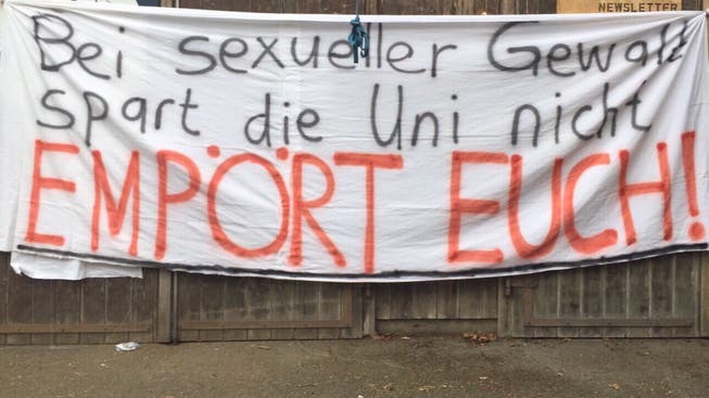 Sexuelle Belästigung an der Uni Basel: Zum Semesterstart spannten Studierende ein Transparent