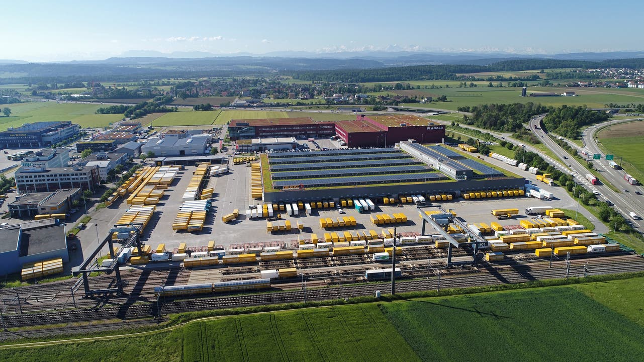 20 Jahr-Jubiläum Paketzentren der Post - Paketzentrum Härkingen Drohnenaufnahme des Zentrums in Härkingen - es befindet sich gleich neben der Autobahnausfahrt Egerkingen.