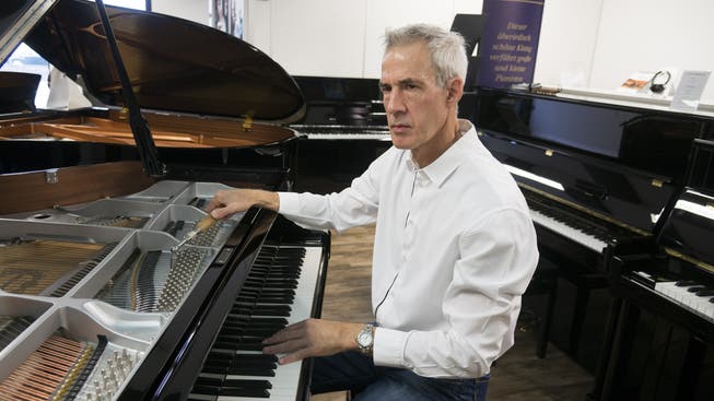Rolf Gschwend hat schon in Tonhallen und Opernhäusern in der ganzen Schweiz Klaviere und Flügel gestimmt.