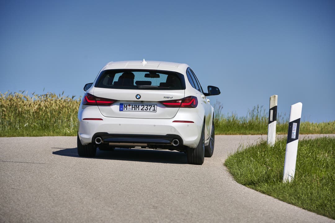 BMW 1er (2019) Dank ausgefeilter ARB-Traktionsregelung, torsionssteifer Struktur und Performance-Control wetzt der neue 1er nahezu neutral durch die Kurven.