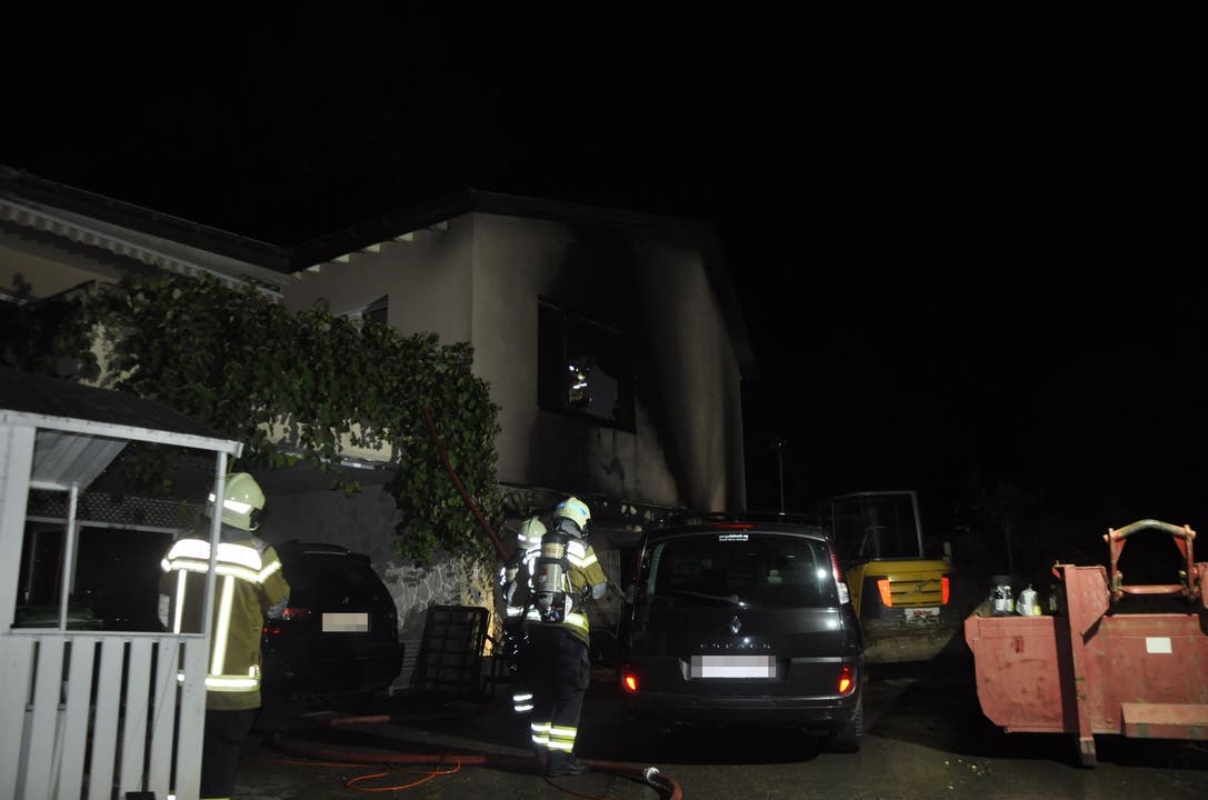 Dornach SO, 11. Oktober: In einem Einfamilienhaus in Dornach brannte am Donnerstagabend die Garage. Niemand wurde dabei verletzt.