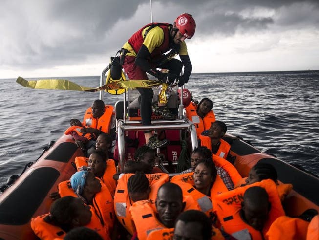 Die Hilfsorganisation Proactiva Open Arms hat 121 Flüchtlinge von zwei Booten vor der libyschen Küste gerettet. (Archivbild)