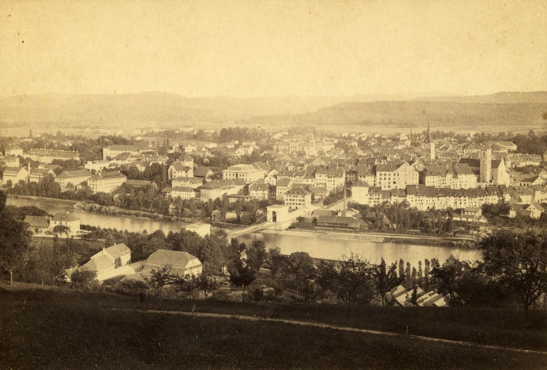 Ein frühes Foto der Brücke von Friedrich Gysi, aufgenommen vermutlich in den 1850er-Jahren.
