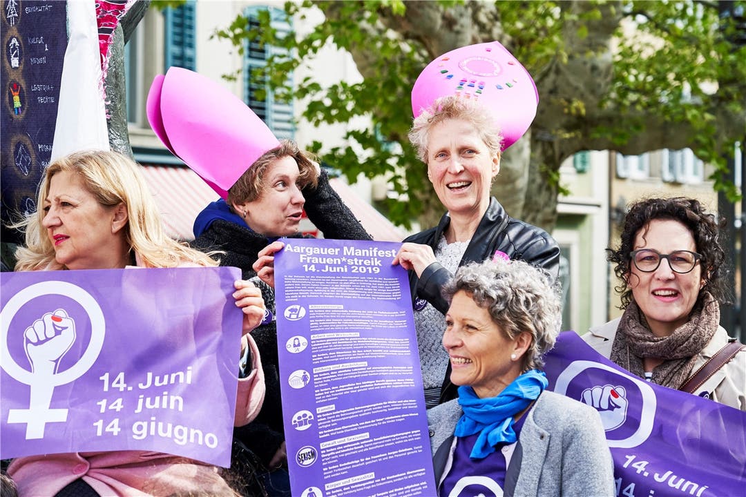 Einen Monat vor dem Frauenstreik informierten das Komitee Frauenstreik Aargau und weitere Organisationen über die Streikgründe und -aktivitäten am 14. Juni im Aargau.