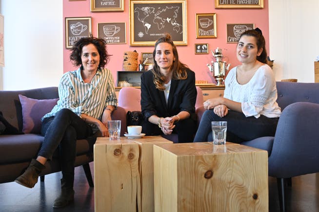 Die Gründerinnen der neuen Plattform im «Bloomell» (von links): Cinzia Schmuziger, Désirée Di Santo und Angi Ringgenberg. Auf dem Foto fehlt Nicole Kohler.