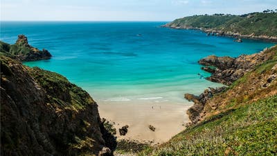 Meer, Krieg und viele Geschichten: Die Einheimischen von Guernsey sind stolz auf ihr Paradies