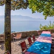 Kann man machen: Terrasse mit Aussicht über den Lac Léman, die französischen Alpen und «den Himmel über Italien», wie Wannaz zu pflegen sagt. (zvg)