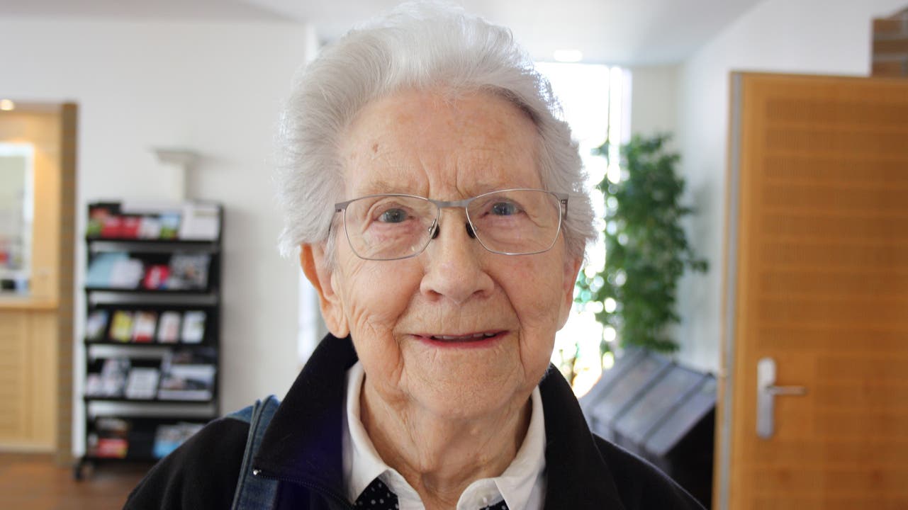 Die 89-jährige Ida Schottenhaml nimmt regelmässig an den Vorträgen des Seniorenrats teil. Der Seniorenrat Dietikon veranstaltete im Gemeindesaal einen Vortrag über das Schlafen.