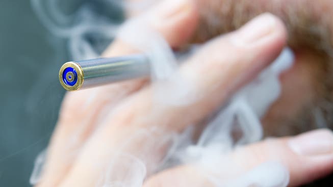 Dampf statt Rauch: Bei der Frage, wie gefährlich E-Zigaretten sind, sind Experten gespalten.
