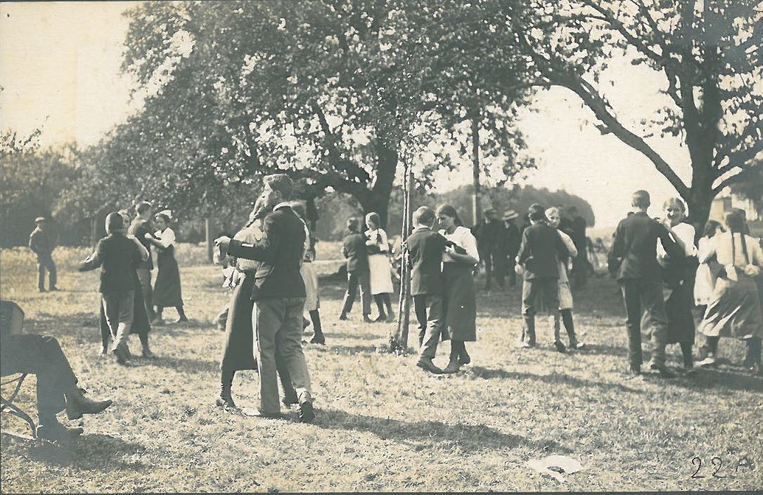 Tanz auf dem Stalden, ebenfalls anno 1916.