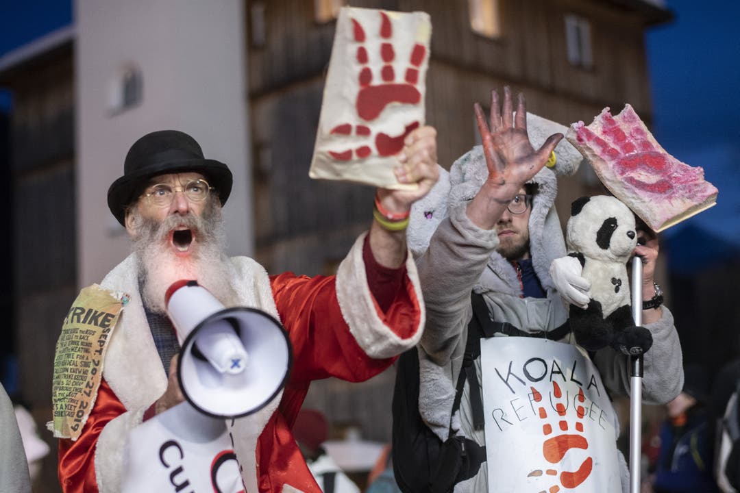 Demonstranten in Davos fordern die Abschaffung des WEF.