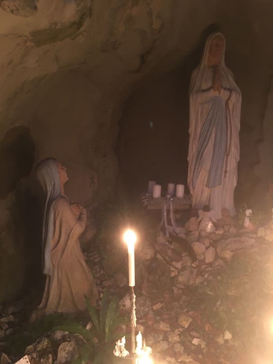 Der Lichterweg zur Lourdes Grotte in Laupersdorf