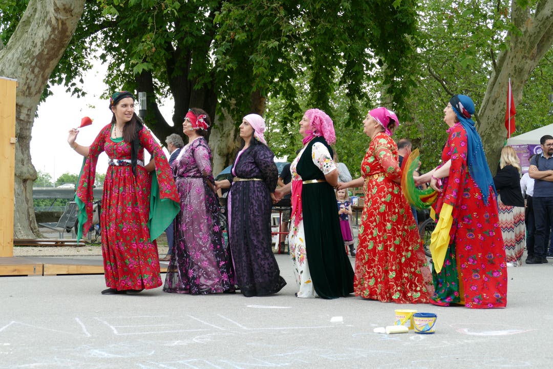 Tanzeinlage des kurdischen Frauenvereins