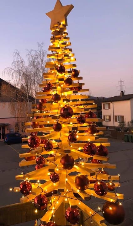 Schreiner-Weihnachtsbaum an der Josefstrasse in Däniken