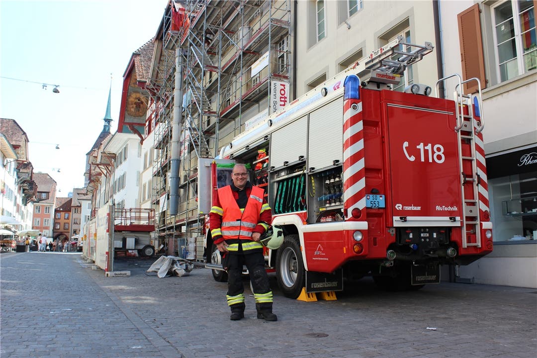 Müde, aber zufrieden: Feuerwehrkommandant David Bürge gestern Nachmittag in der Rathausgasse.