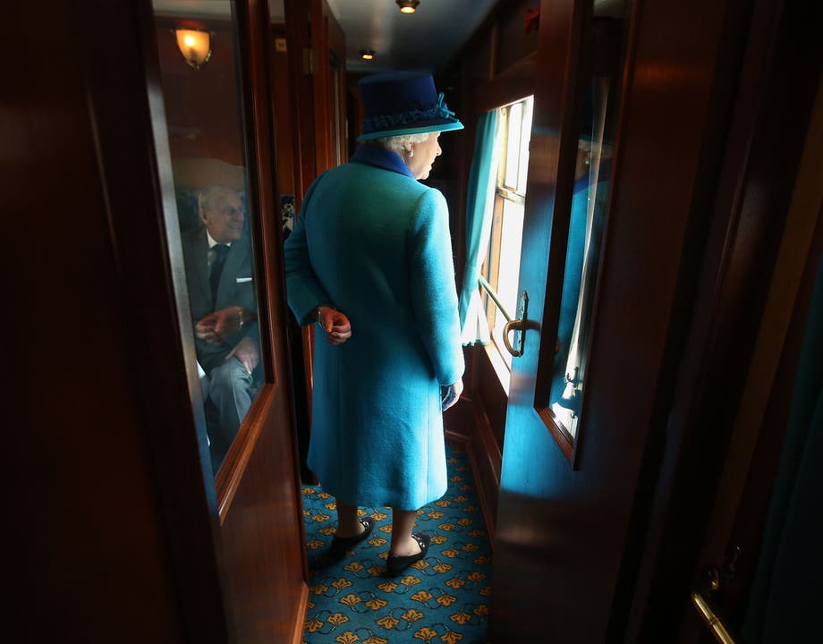 Die Queen reist an diesem Tag mit dem Zug nach Schottland.