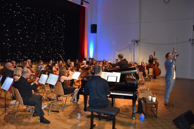Das Stadtorchester Schlieren trumpft mit Rolf Sommer auf.
