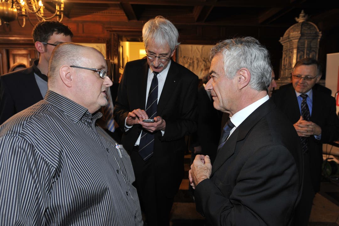 Dagobert Cahannes mit Regierungsrat Walter Straumann während der Regierungsrats- und Kantonsratswahlen 2009
