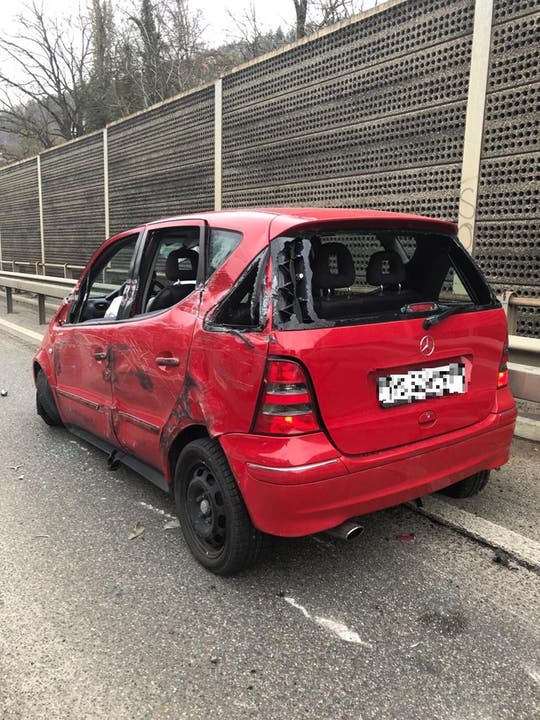 Liestal BL, 20. Dezember: Autofahrer übersah einen Lastwagen und kollidierte mit ihm.