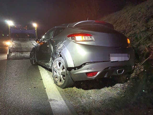 Villmergen AG, 6. Februar: Ein Autolenker geriet auf die Gegenfahrbahn und stiess mit einem entgegenkommenden Fahrzeug zusammen.