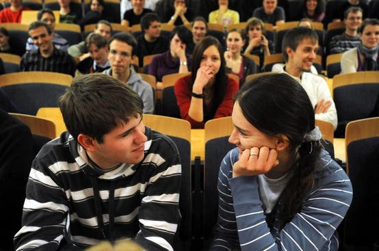 Flirten oder nur kumpelhaft unterschied