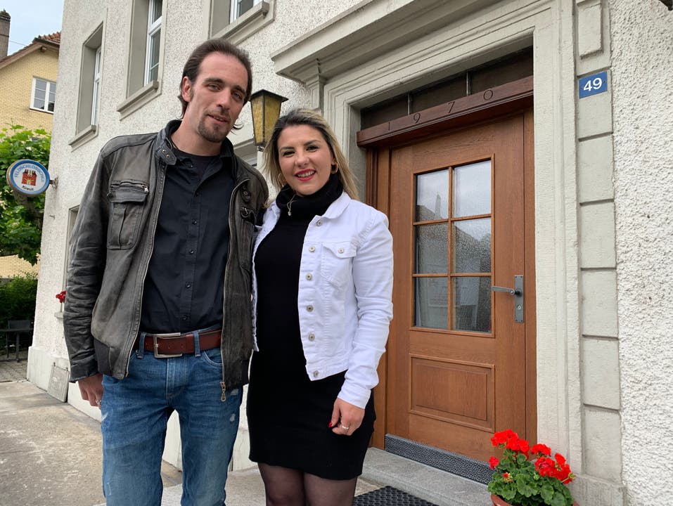 Küttigen, 17. Juni: Daniel und Andreas Wehrli haben für ihren neu gekauften Gasthof Kreuz ein Wirtepaar gefunden: Casper Lareida und Drita Halimi (im Bild).