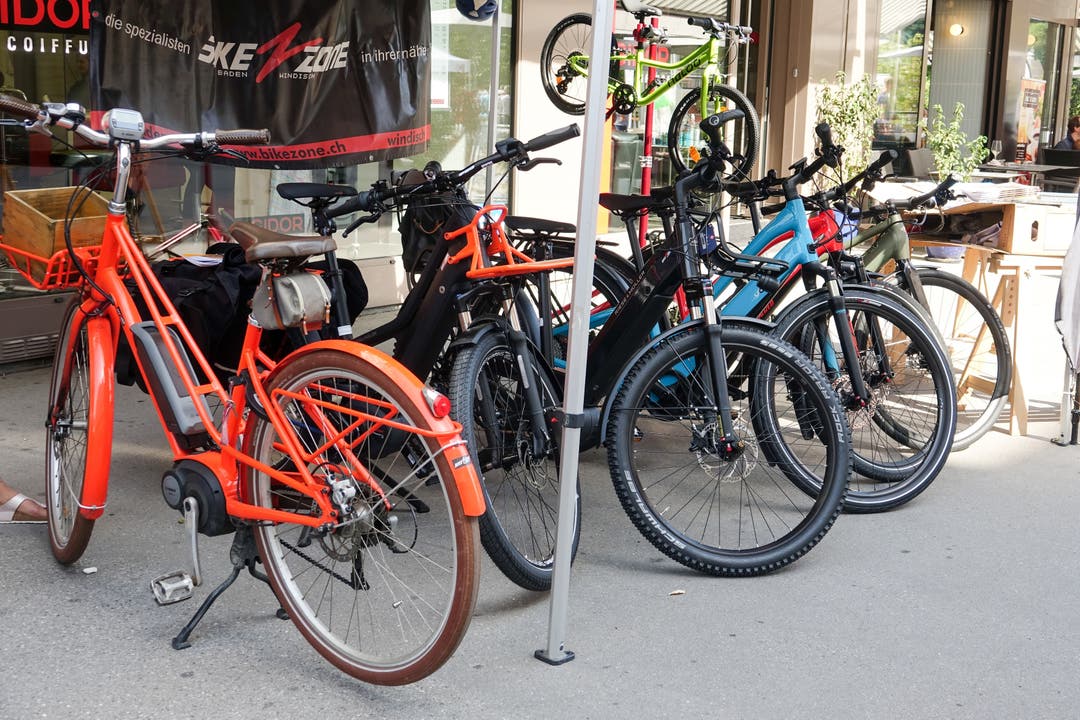 8. Mobilitätstag in Baden E-Bikes gibt es in allen Ausführungen, Farben und Preisklassen zu begutachten.