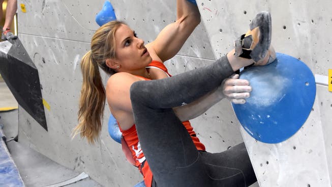 Petra Klingler (Bonstetten) verteidigt in Pratteln ihren Schweizer Boulder-Meistertitel mit einer starken Leistung souverän.