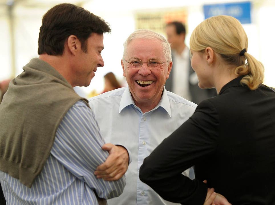 Bei den Parlamentswahlen 2011 bewarb sich Blocher im Kanton Zürich um einen Sitz im Ständerat wie auch im Nationalrat. Er wird in den Nationalrat gewählt, den Ständeratssitz verpasst er jedoch. Im Bild mit Christoph Mörgeli und Natalie Rickli.