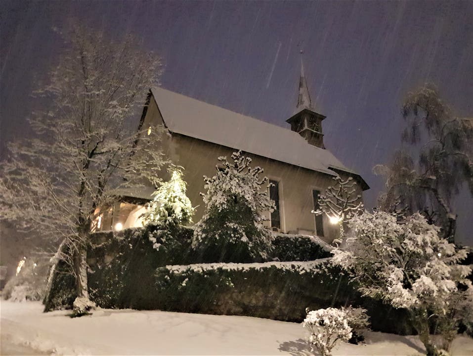 Kirche St. Niklaus «Kaum ist der St. Nikolaus (Samichlaus) nach seinen Besuchen wieder auf seinem Heimweg nach Myra, liess er es für uns prächtig schneien.»