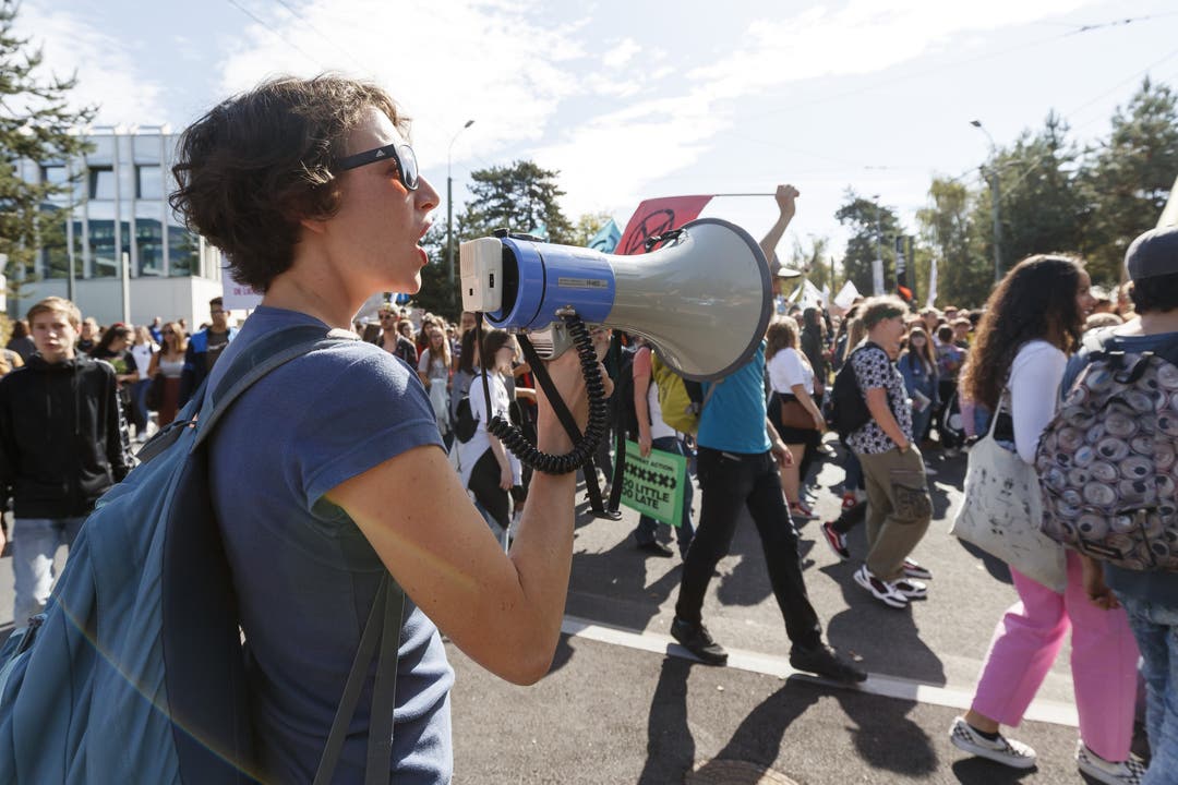 Die Demonstranten protestierten lauthals in Lausanne. (KEYSTONE/Cyril Zingaro, Lausanne)