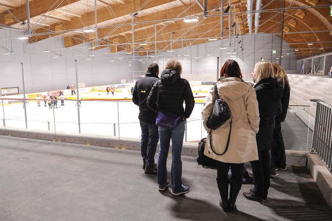 Im vergangenem November ging die neue Eishalle in Betrieb (Foto). Nun herrscht Sommerregime. (Archiv)