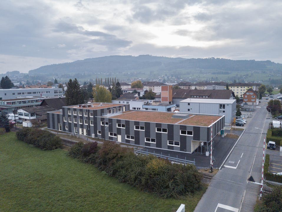 Der 8,8 Mio. Franken teure Neubau in Reinach wird im Februar offiziell eingeweiht. (Bild: Mik)