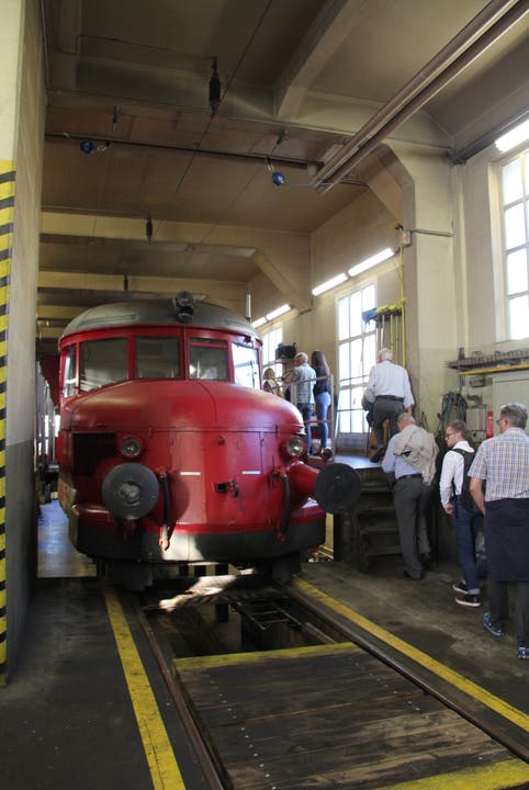 Roter Pfeil Der berühmte "Rote Pfeil", ein Elektrotriebwagen aus den 30er Jahren des letzten Jahrhunderts