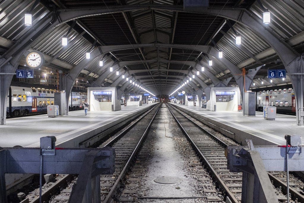 Jeden Tag fahren knapp 3000 Züge in den Hauptbahnhof Zürich, rund 470'000 Passagiere werden hier abgefertigt – jeden Tag. Doch seit einer Woche wurde es merklich ruhiger im «HB».