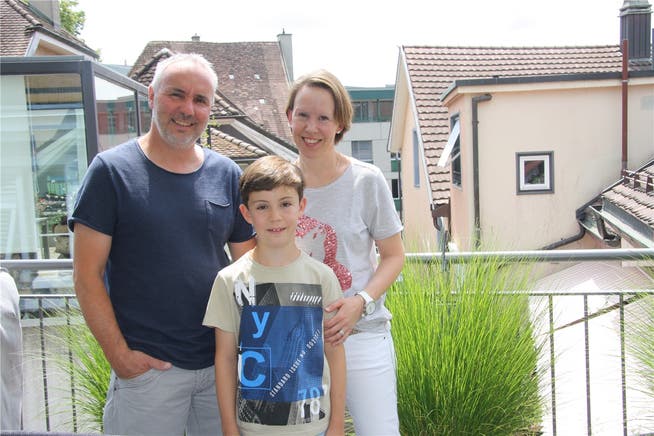 Peter, Loris und Nathalie Huber haben von ihrer Vorstadt-Wohnung aus den Rundumblick auf Solothurn.
