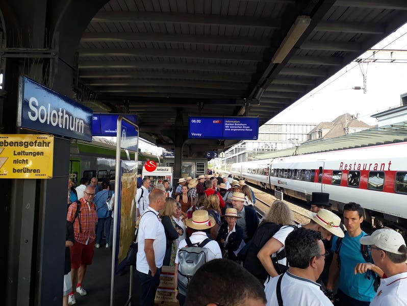 Der grosse Tag ist da: Abfahrt nach Vevey – der Bahnhof ist am Samstagmorgen fest in Hand der Fetler.