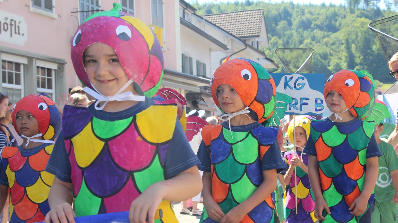 Farbenfrohe Pracht am Jugendfestumzug in Schöftland.