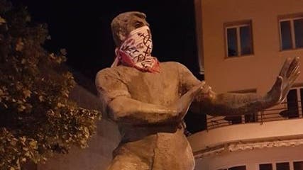 Aargauer Statue im Frauenstreik.