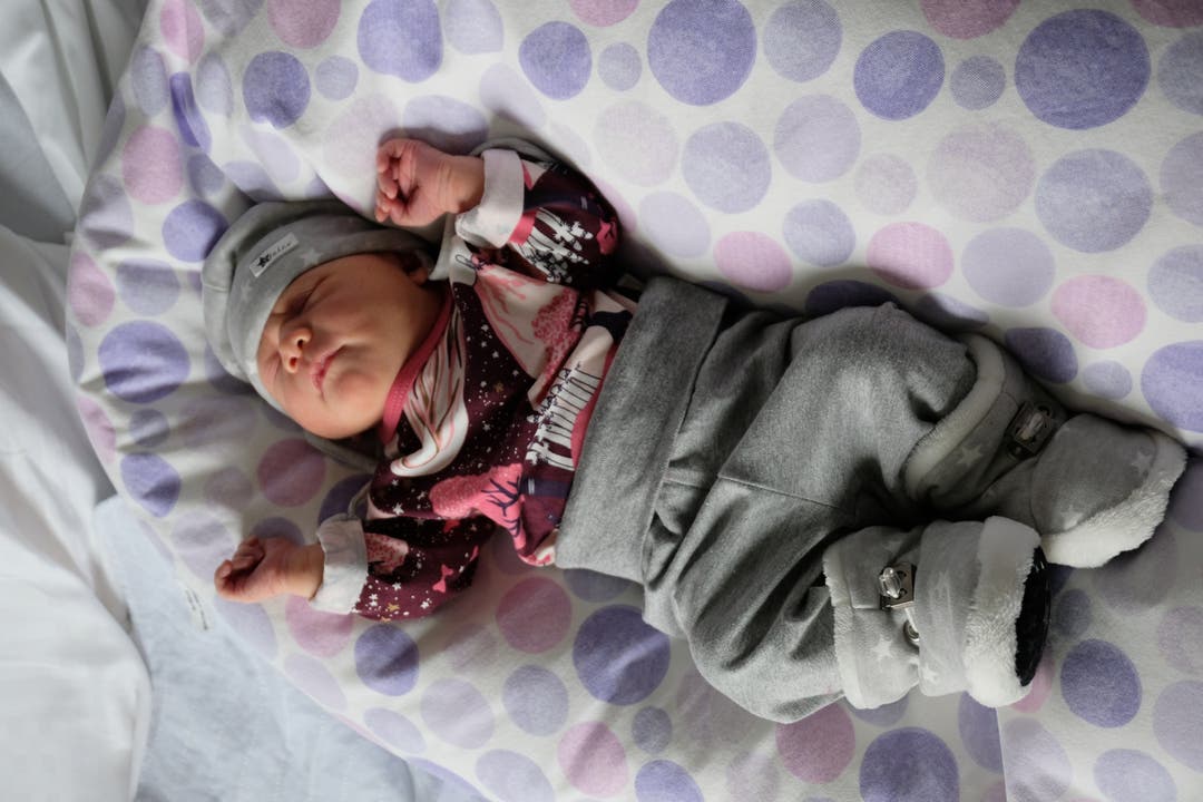 Die Prognose der Ärzte stimmte genau: Elin Joy Keller kam am 1. Januar zur Welt und ist das «Limmi»-Neujahrsbaby.