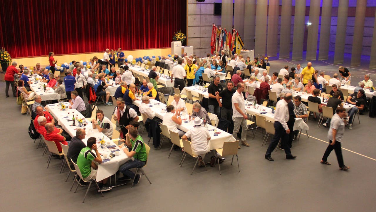 Rund 200 Gäste nahmen an der Jubiläumsfeier in der Stadthalle Dietikon teil.