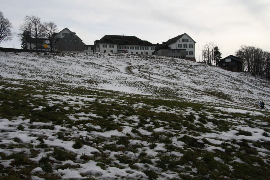 Das Kurhaus Weissenstein von Norden noch mit der alten Bergstation.