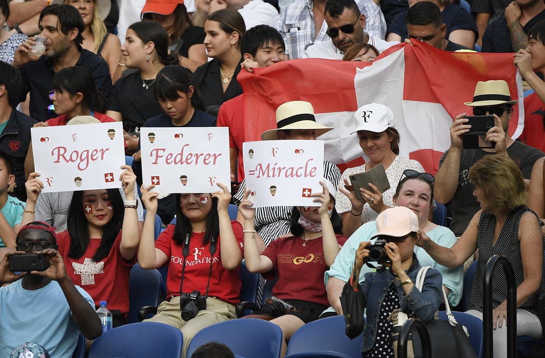 Roger Federer Fans halten auch in schlechten Zeiten zu ihm.