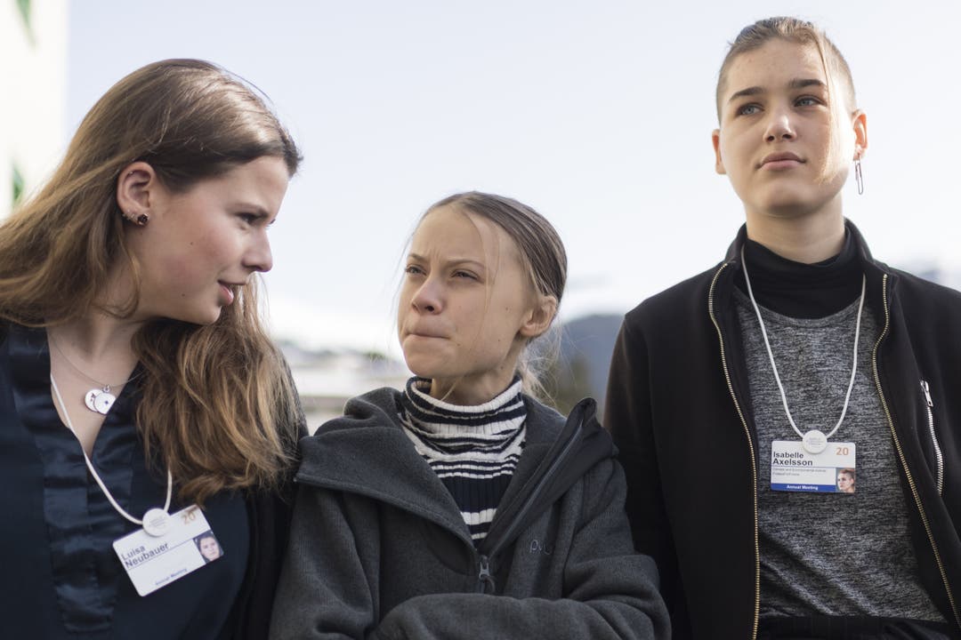 Die Klima-Aktivistinnen um Luisa Neubauer (links) und Greta Thunberg luden am Freitagmorgen kurzfristig zu einer Medienkonferenz.