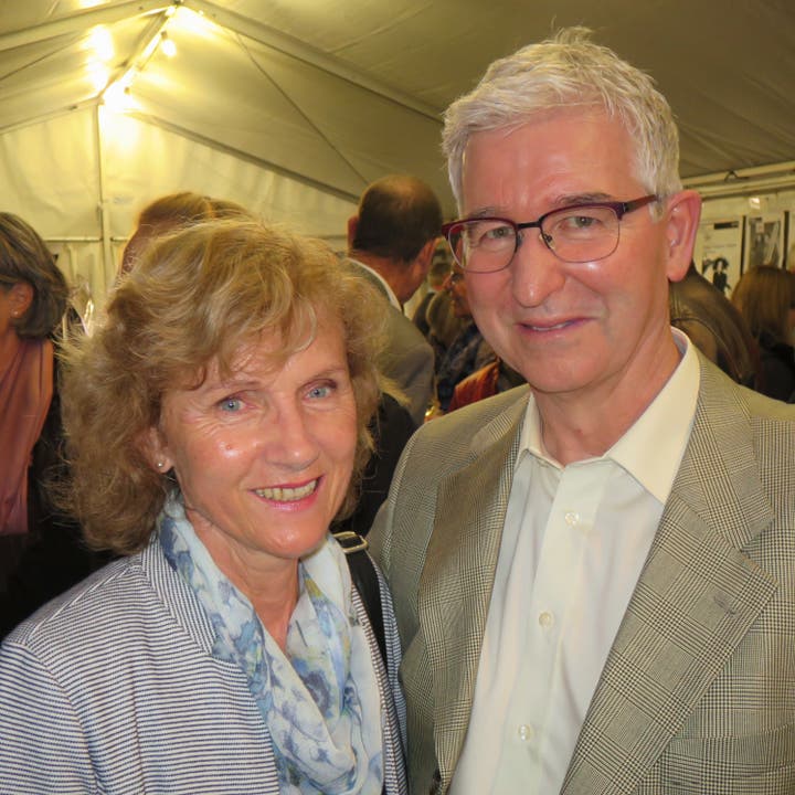 40 Jahre Kultur in Wohlenschwil Jörg Plüss, Leiter Steueramt, mit Ehefrau Marianne.