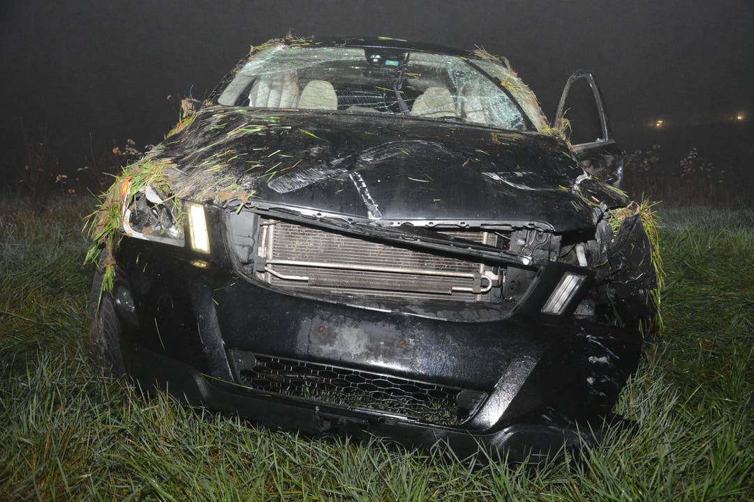Rothrist AG, 10. November: Ein angetrunkener Automobilist, ein 35-jähriger Pole verursachte auf der Autobahnausfahrt Rothrist einen Selbstunfall. Dabei überschlug sich das Auto mehrfach. Lenker und Beifahrer wurden leicht verletzt.
