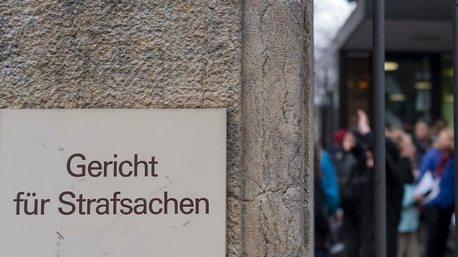 52-Jähriger steht vor Gericht: Er soll eine Transsexuelle in der Schweiz zur Prostitution gezwungen haben.